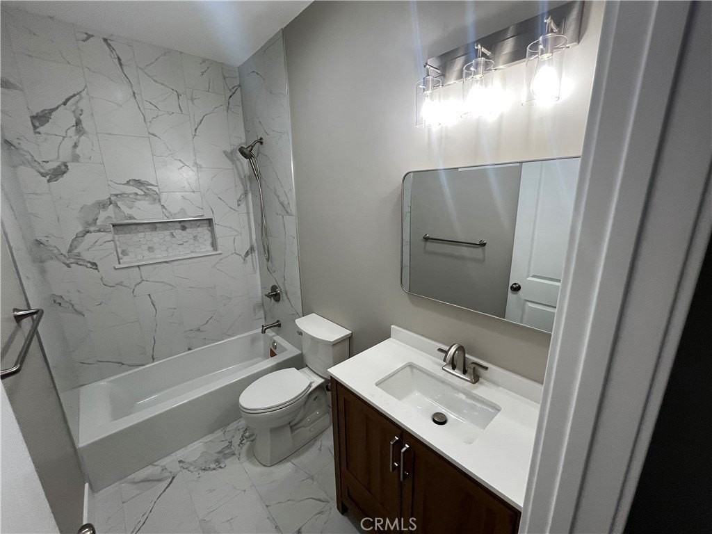 9335 Chimney Rock Ln - Photo 6 of 41