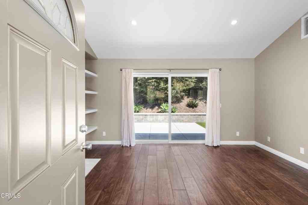 239 Ramona Pl - Photo 4 of 24