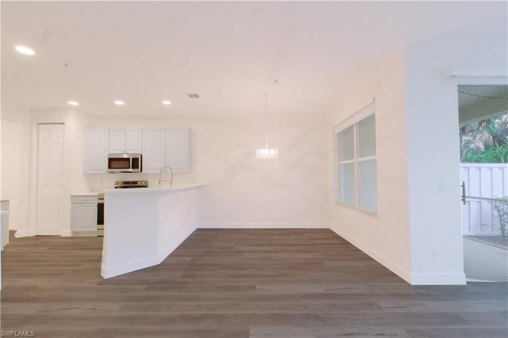 1395 Mariposa Cir #104 - Photo 5 of 25