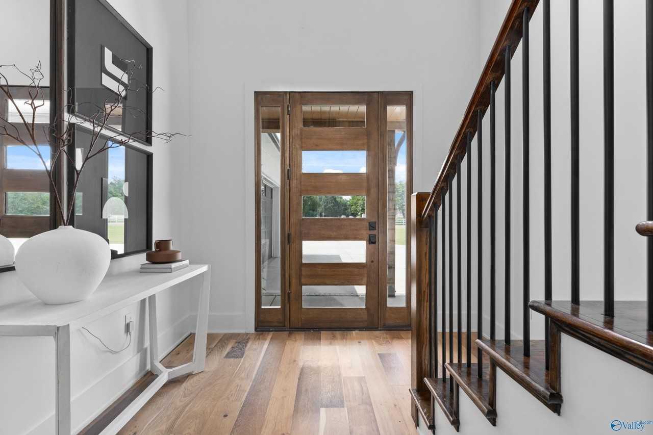 145 Mercury Ln - Photo 4 of 46