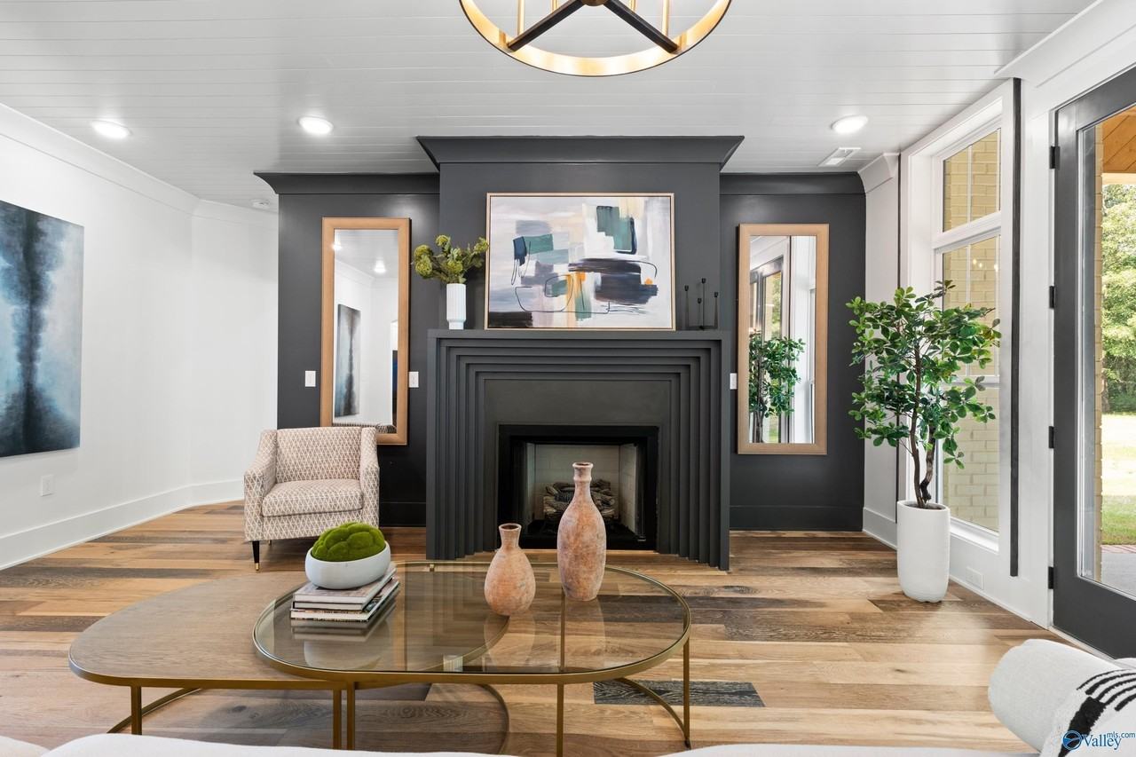 145 Mercury Ln - Photo 7 of 46