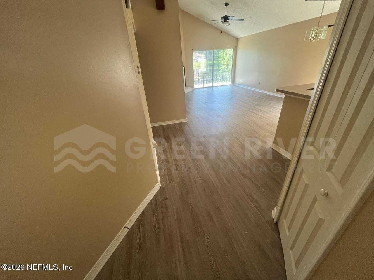 7739 Coatbridge Ln N - Photo 3 of 22