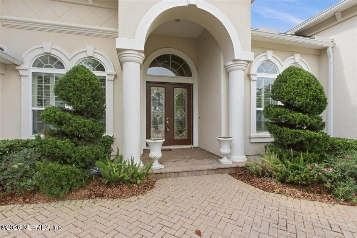 743 E Dorchester Dr - Photo 2 of 42