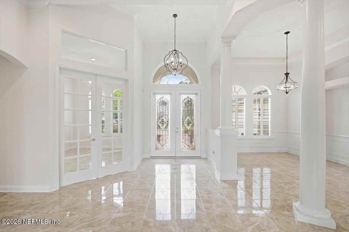 743 E Dorchester Dr - Photo 3 of 42