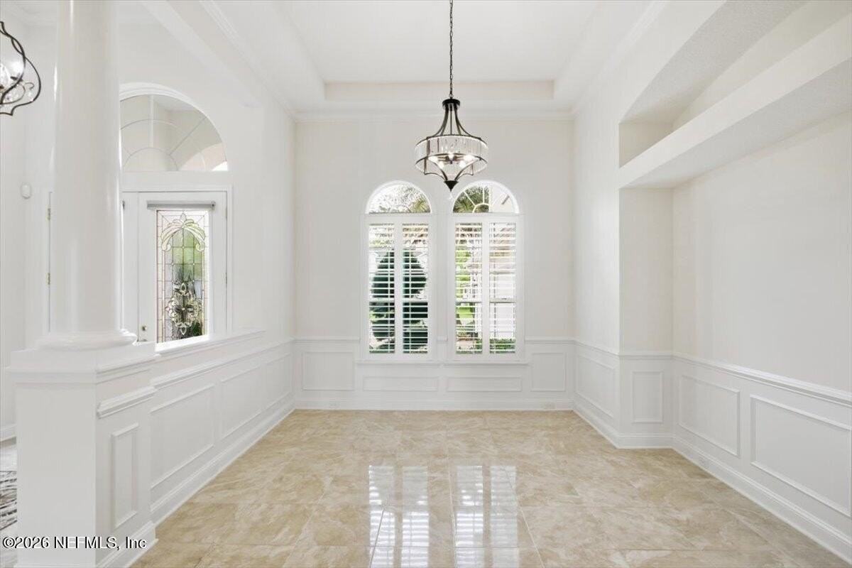 743 E Dorchester Dr - Photo 5 of 42