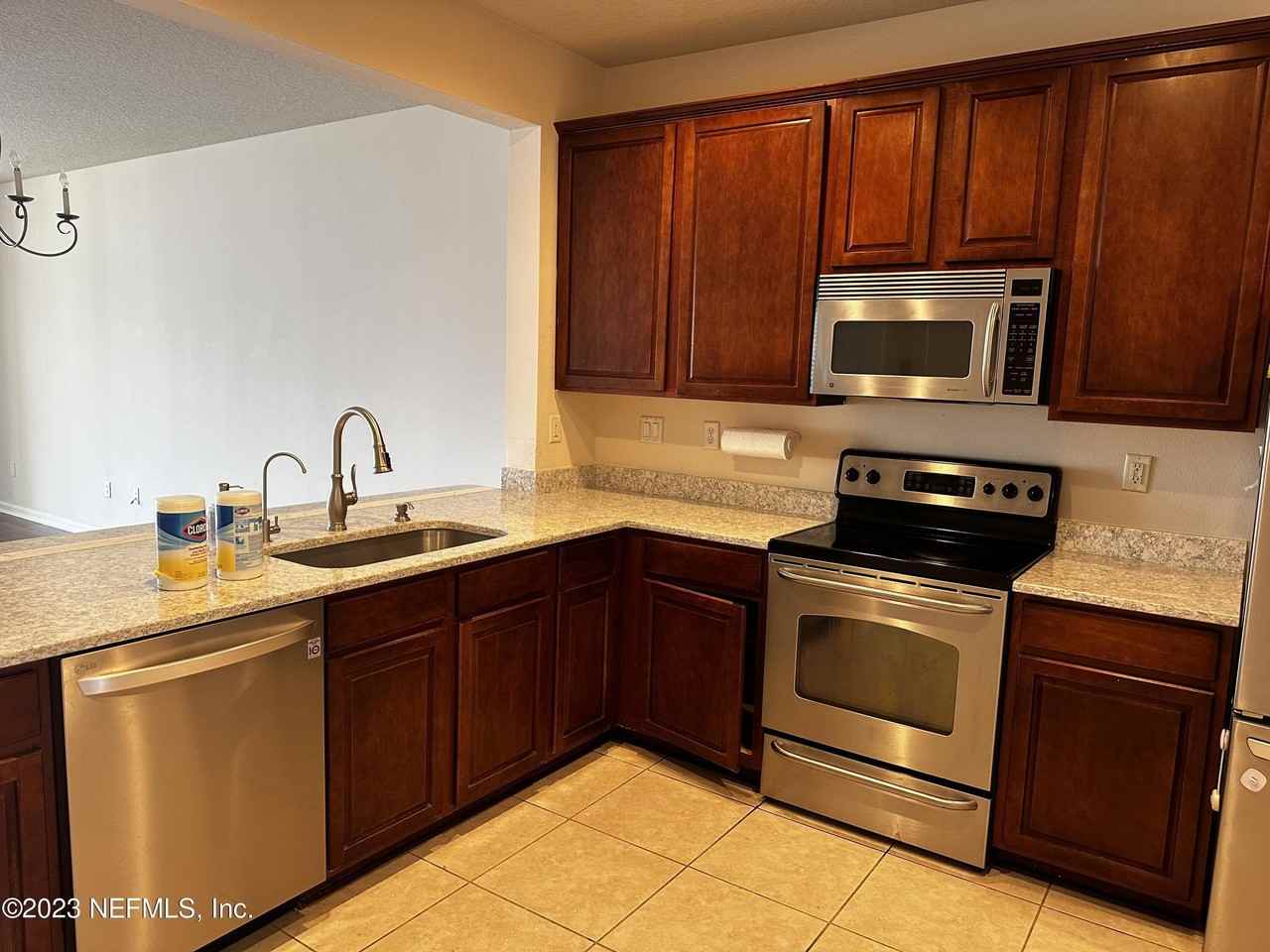 4221 Marblewood Ln - Photo 7 of 47