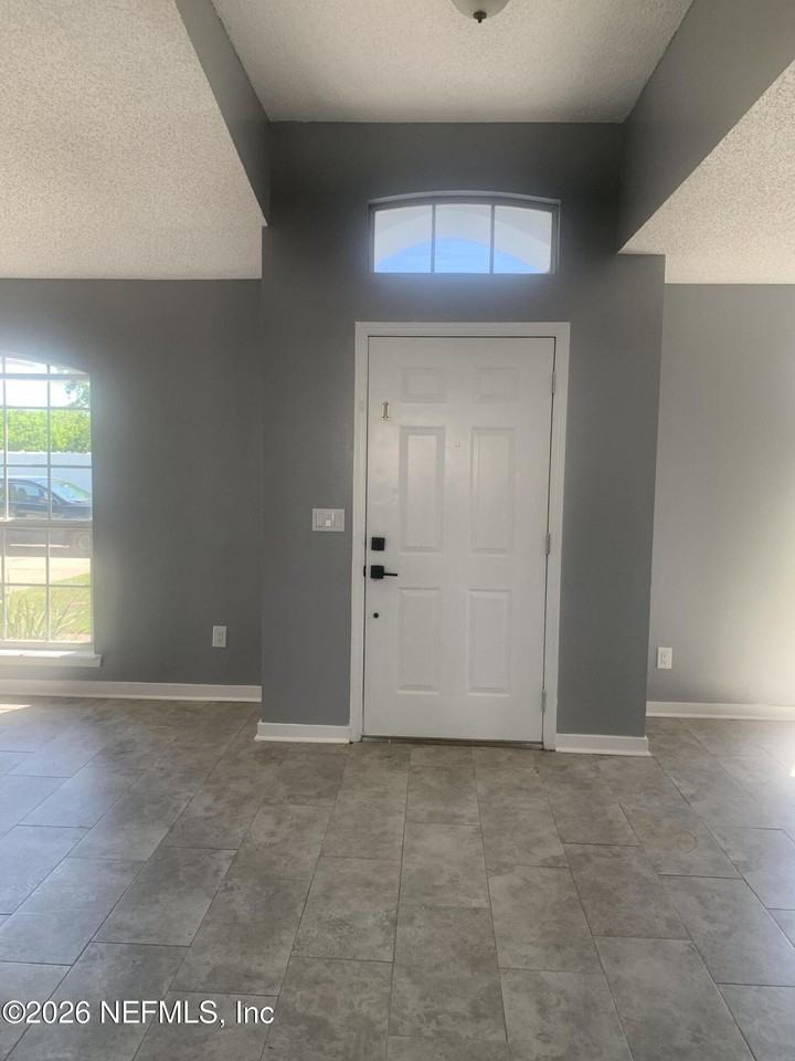 1752 Glen Laurel Dr - Photo 2 of 14