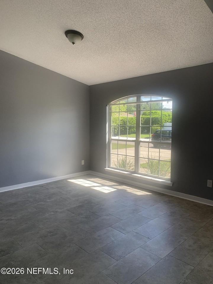 1752 Glen Laurel Dr - Photo 3 of 14