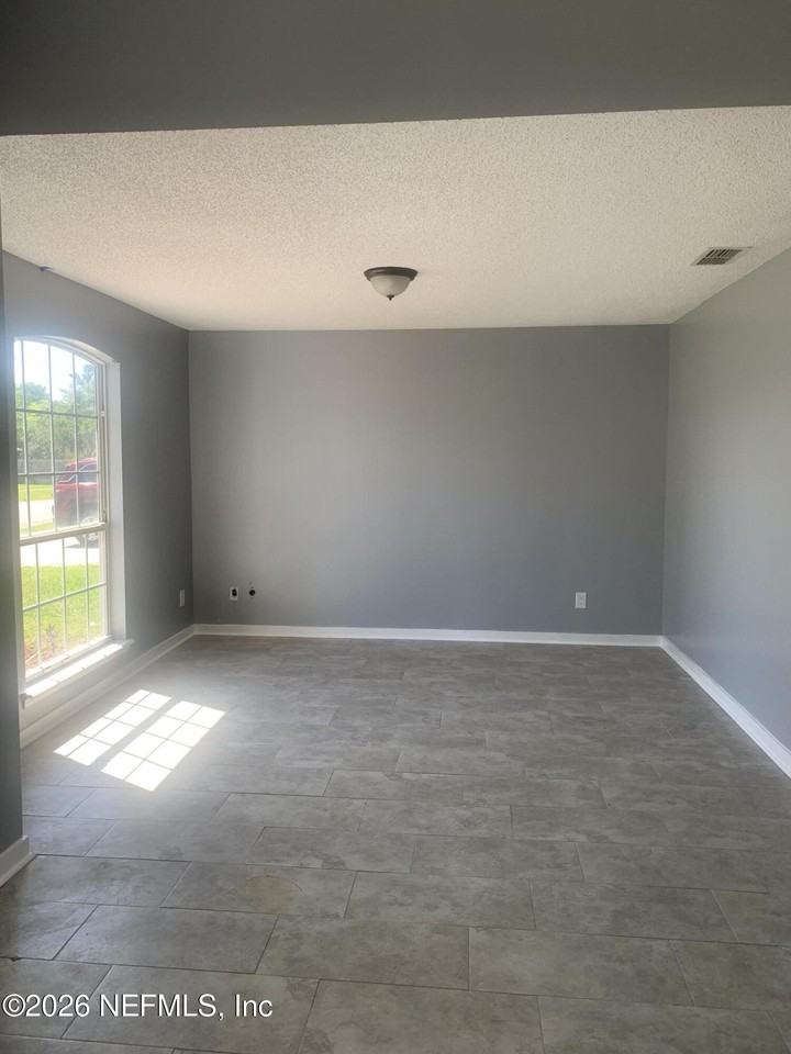 1752 Glen Laurel Dr - Photo 4 of 14