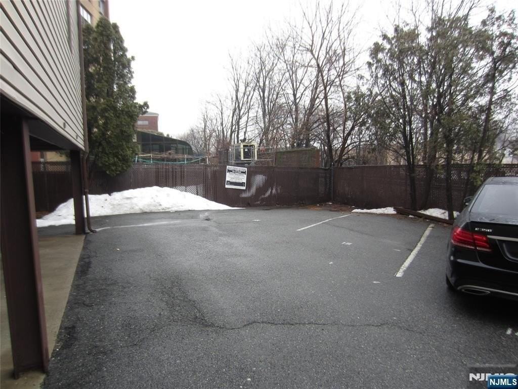 233 Midland Ave - Photo 4 of 15