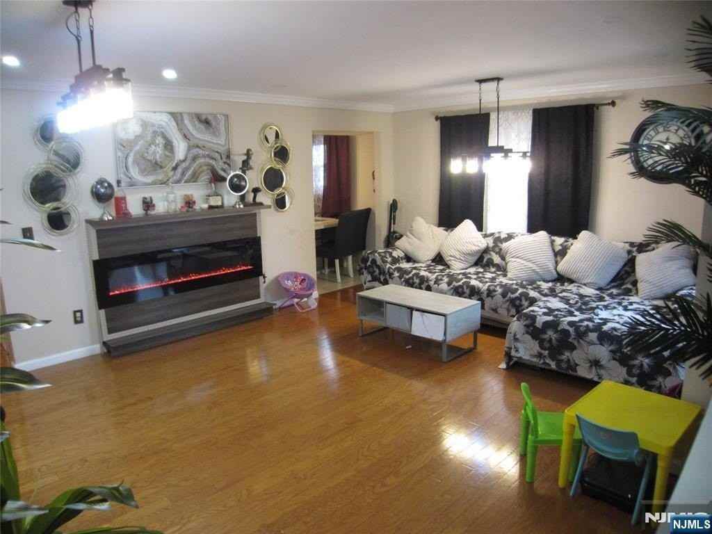 233 Midland Ave - Photo 6 of 15