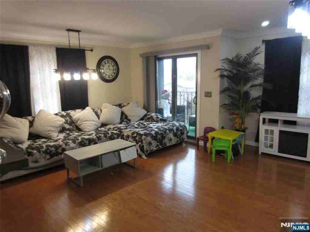 233 Midland Ave - Photo 7 of 15