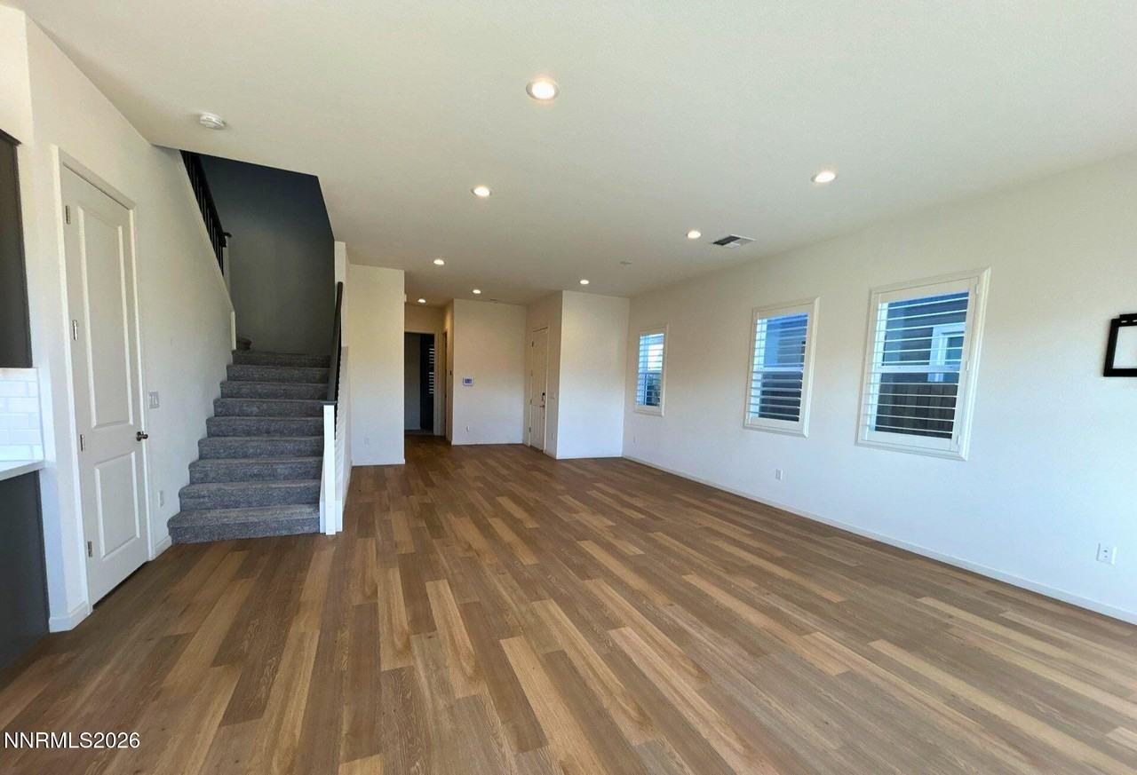 7840 Hoback Dr - Photo 3 of 24