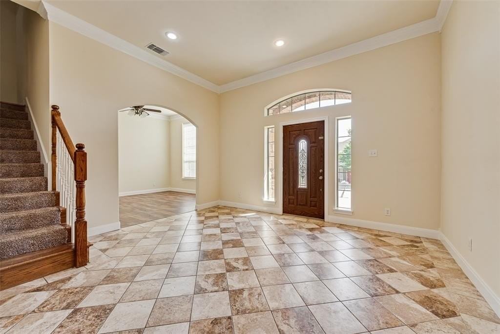 1130 Newcastle Dr - Photo 3 of 27