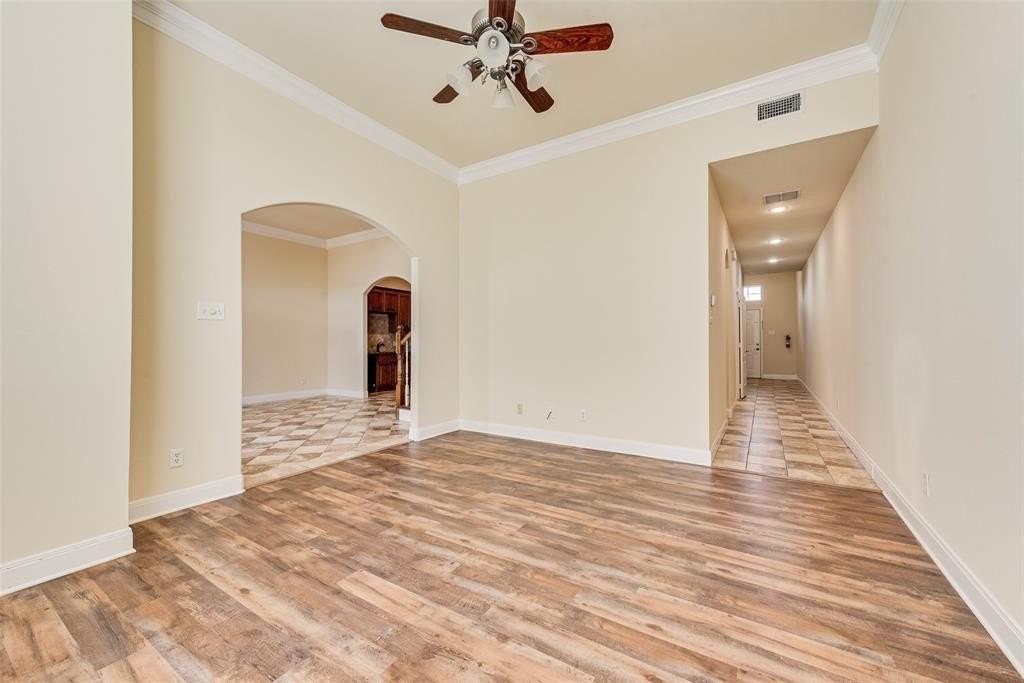 1130 Newcastle Dr - Photo 5 of 27