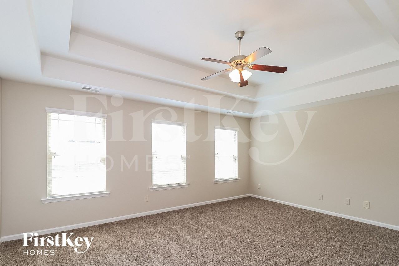 703 Barberry Dr - Photo 7 of 15