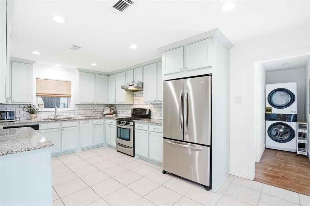 8834 Liptonshire Dr - Photo 2 of 21