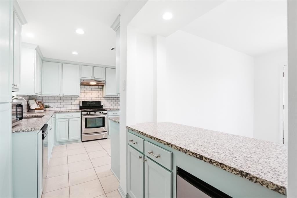 8834 Liptonshire Dr - Photo 3 of 21