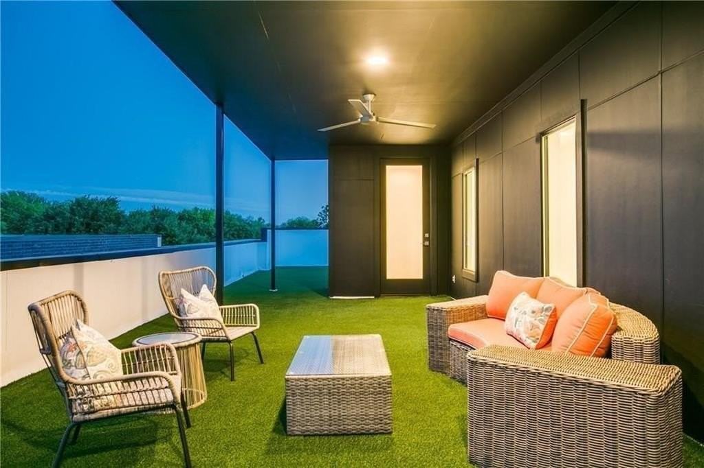 5427 Melrose Ave - Photo 4 of 36