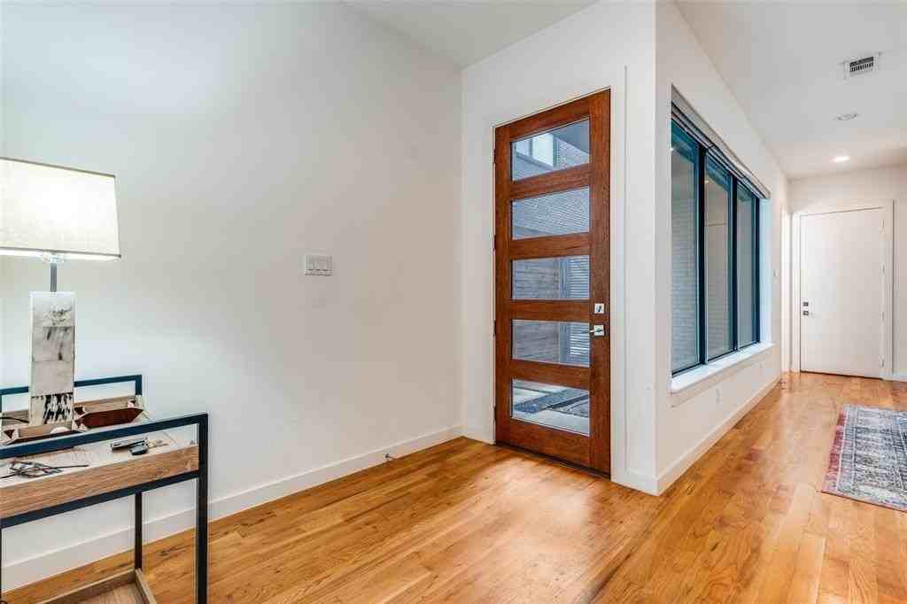 5427 Melrose Ave - Photo 7 of 36