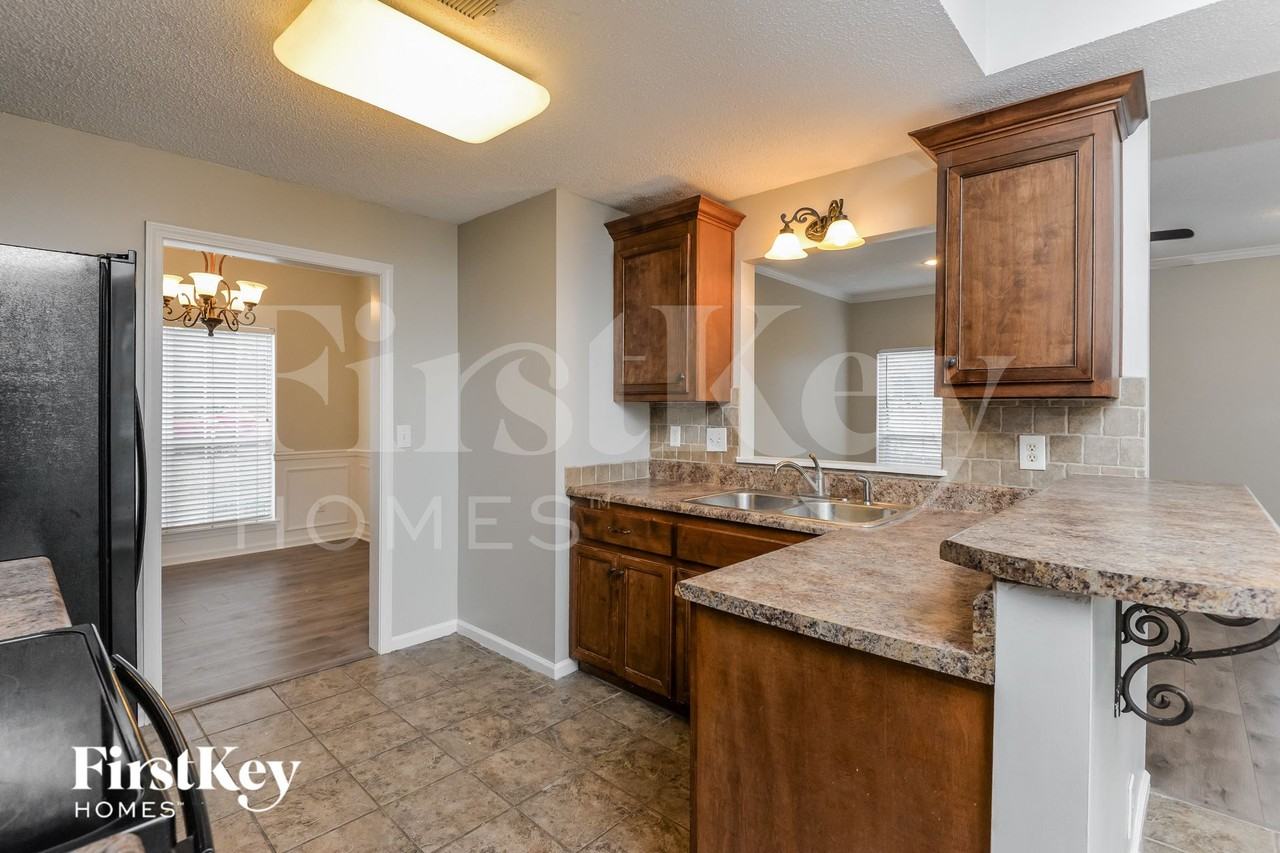 3021 Bowron Rd - Photo 7 of 15