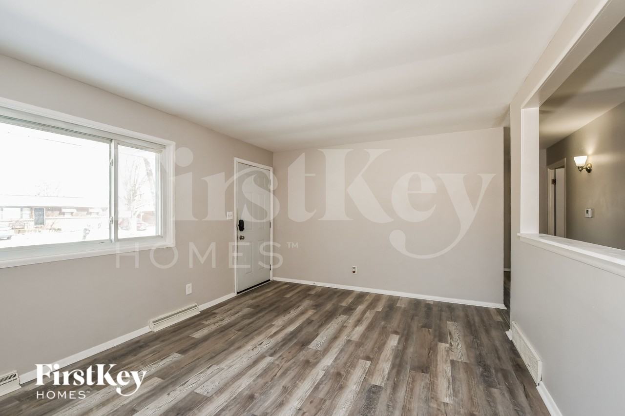 2485 Jenkee Dr - Photo 3 of 16