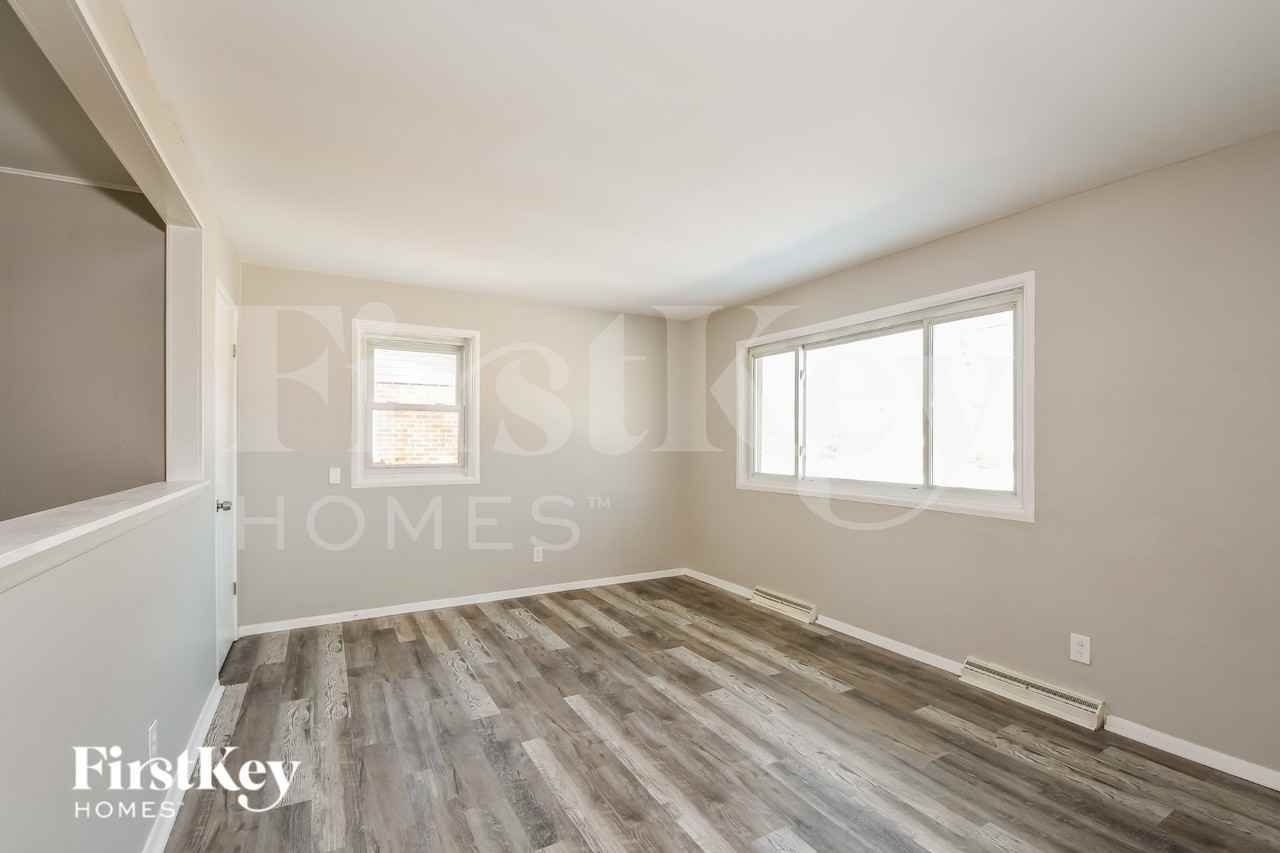 2485 Jenkee Dr - Photo 4 of 16