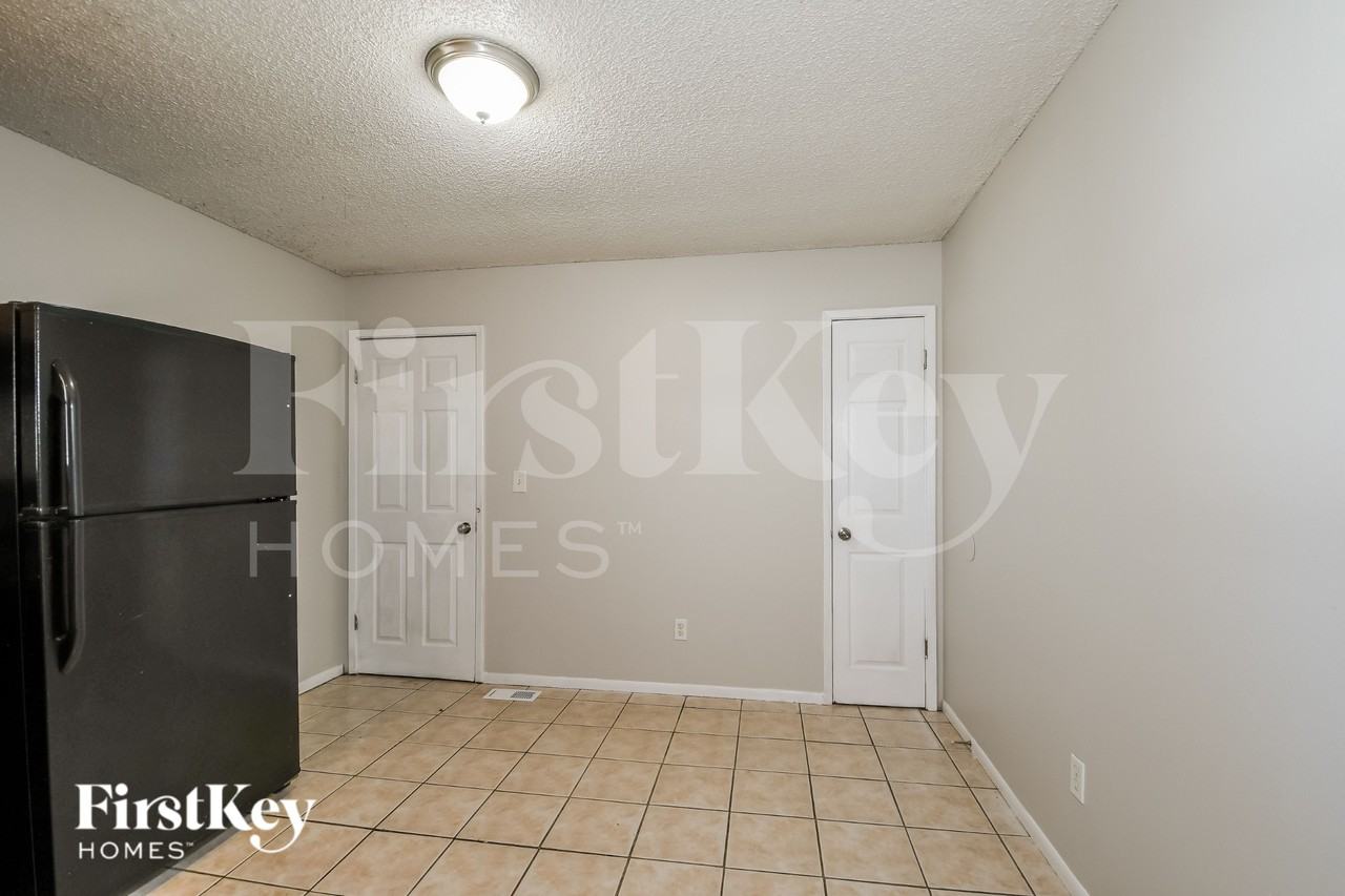 2485 Jenkee Dr - Photo 5 of 16