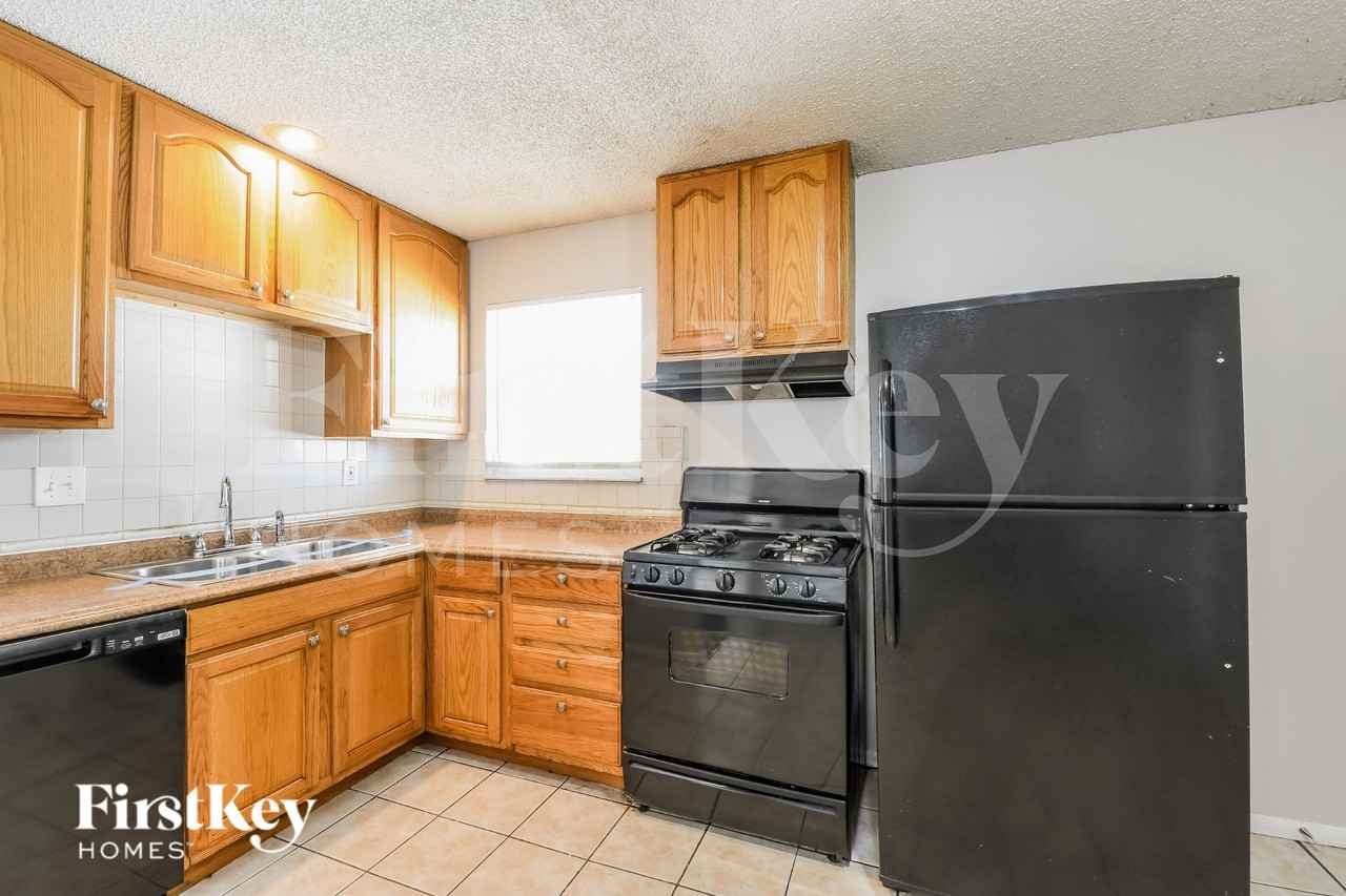 2485 Jenkee Dr - Photo 6 of 16