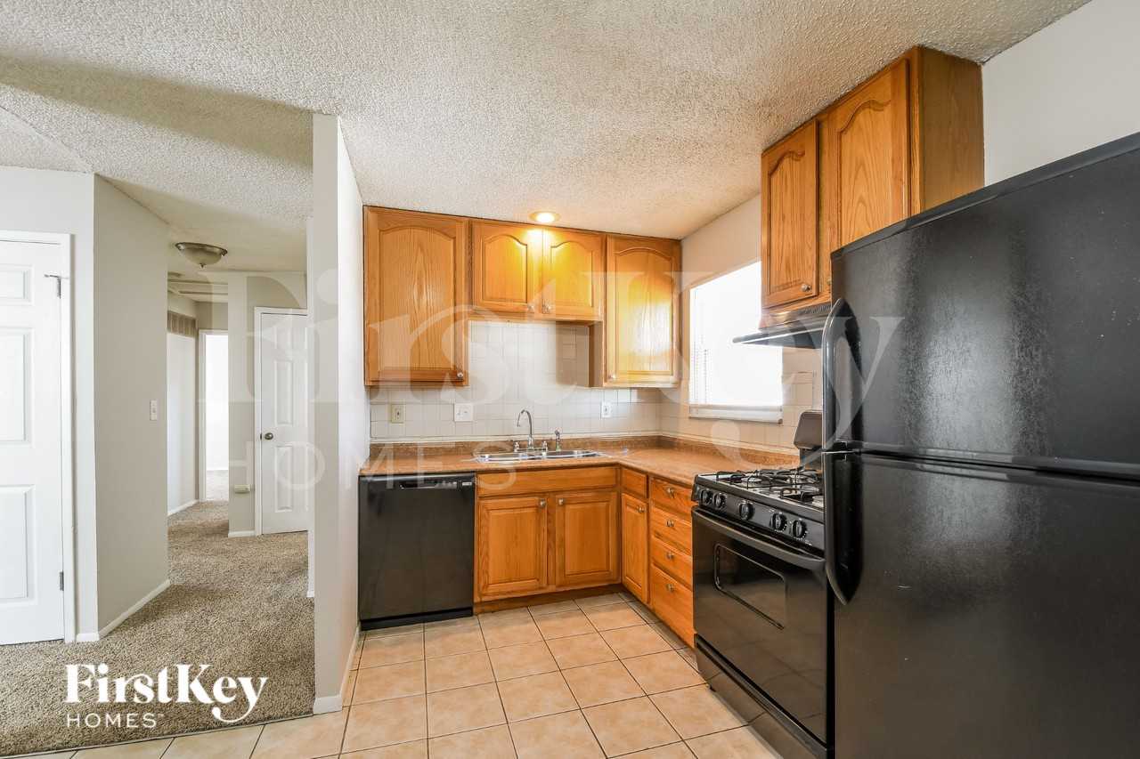 2485 Jenkee Dr - Photo 7 of 16