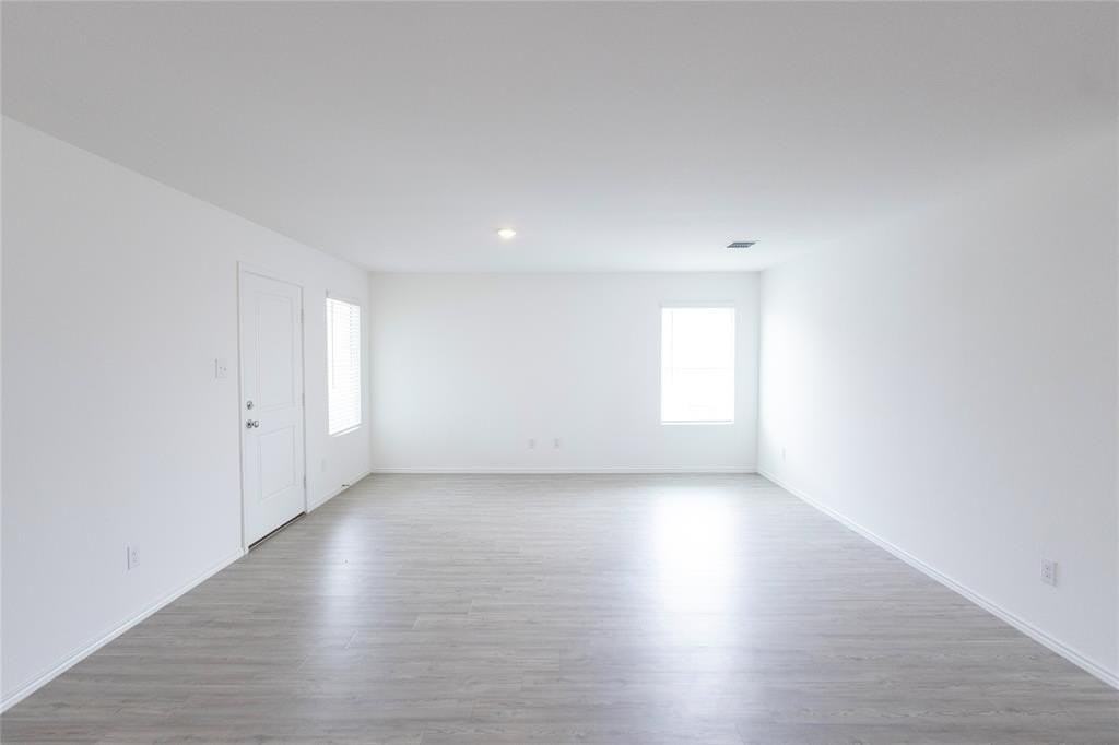 9741 Platteview Rd - Photo 6 of 33