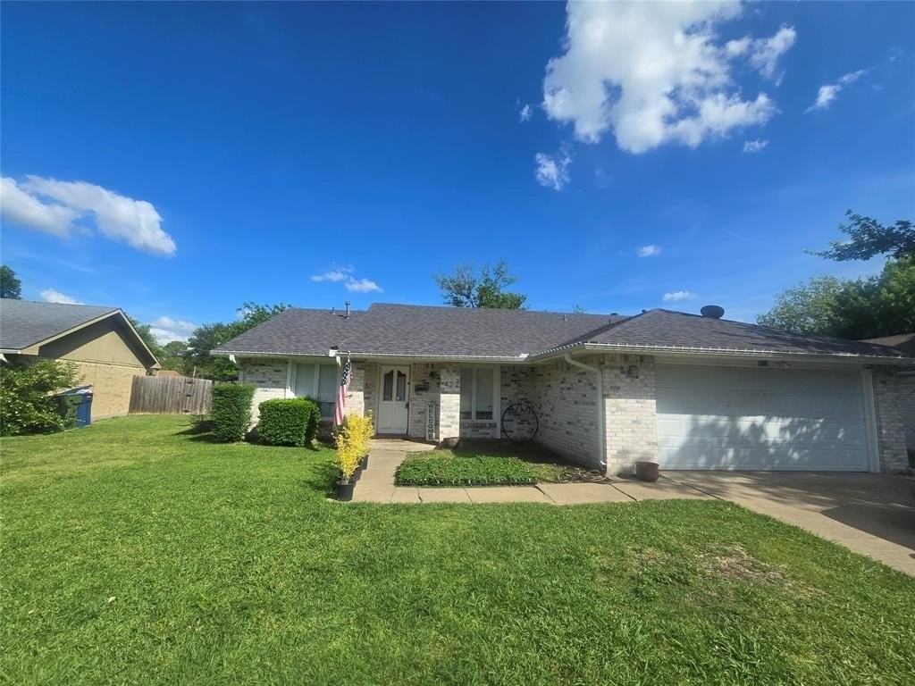 422 Woodmere Dr