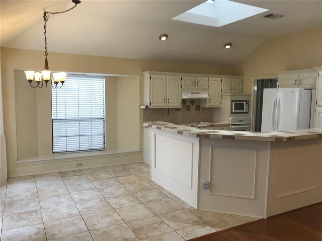 1349 Barclay Dr - Photo 3 of 14