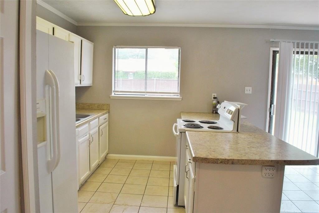 5528 Adams Dr - Photo 4 of 14