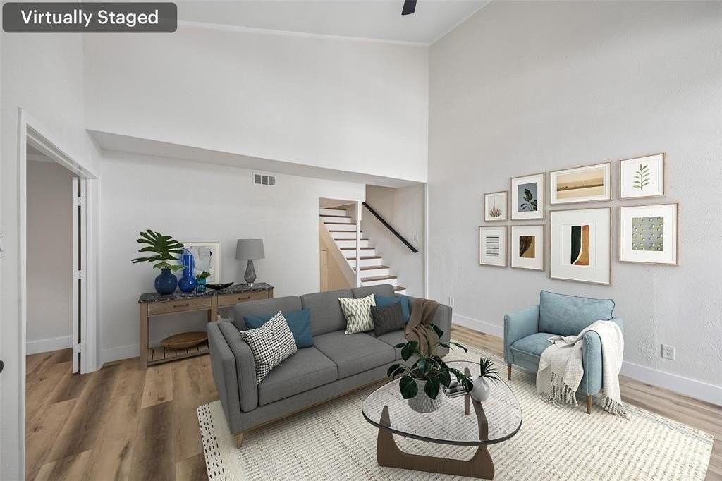 734 Sceptre Cir - Photo 3 of 27