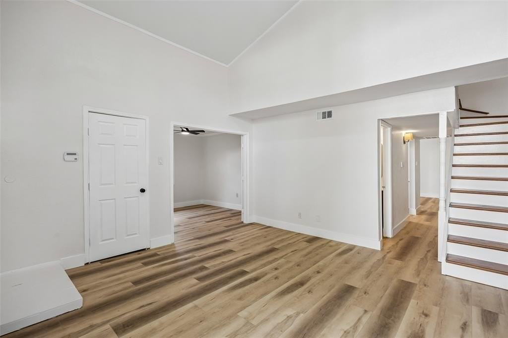 734 Sceptre Cir - Photo 4 of 27