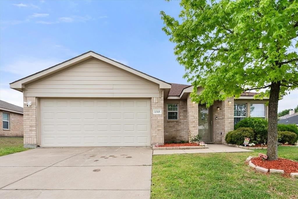 1315 Foster St - Photo 2 of 31