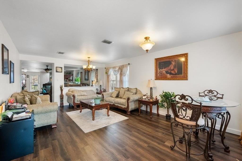 1315 Foster St - Photo 4 of 31