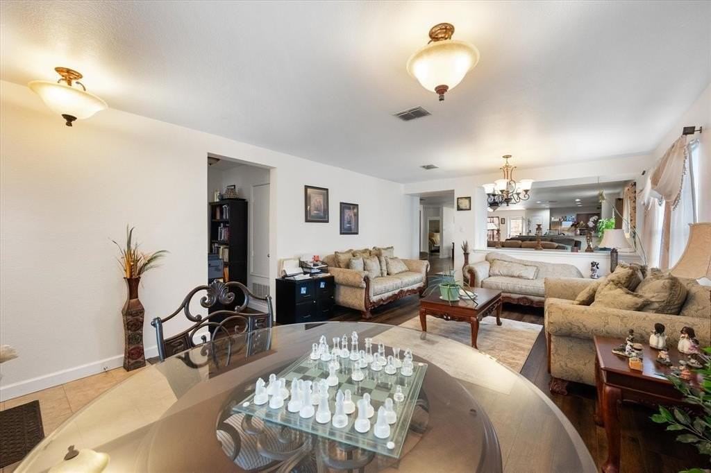 1315 Foster St - Photo 6 of 31