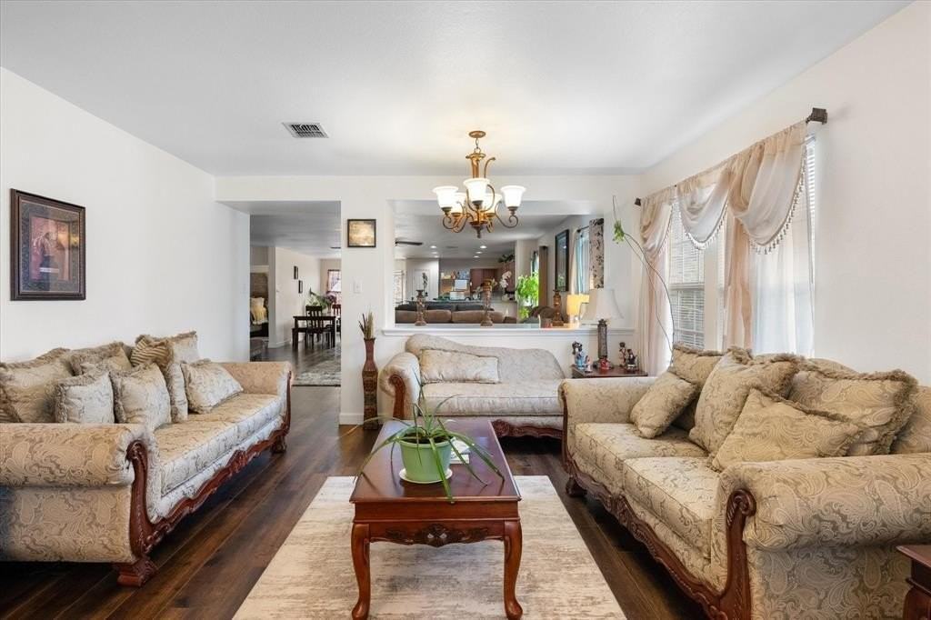 1315 Foster St - Photo 7 of 31