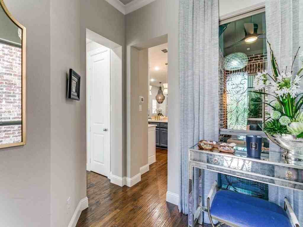 4864 Isleworth Dr - Photo 3 of 29