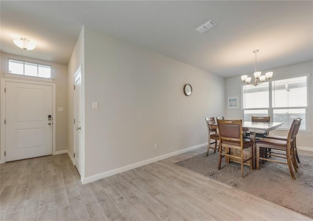 15841 Holland Hill Ln - Photo 5 of 34