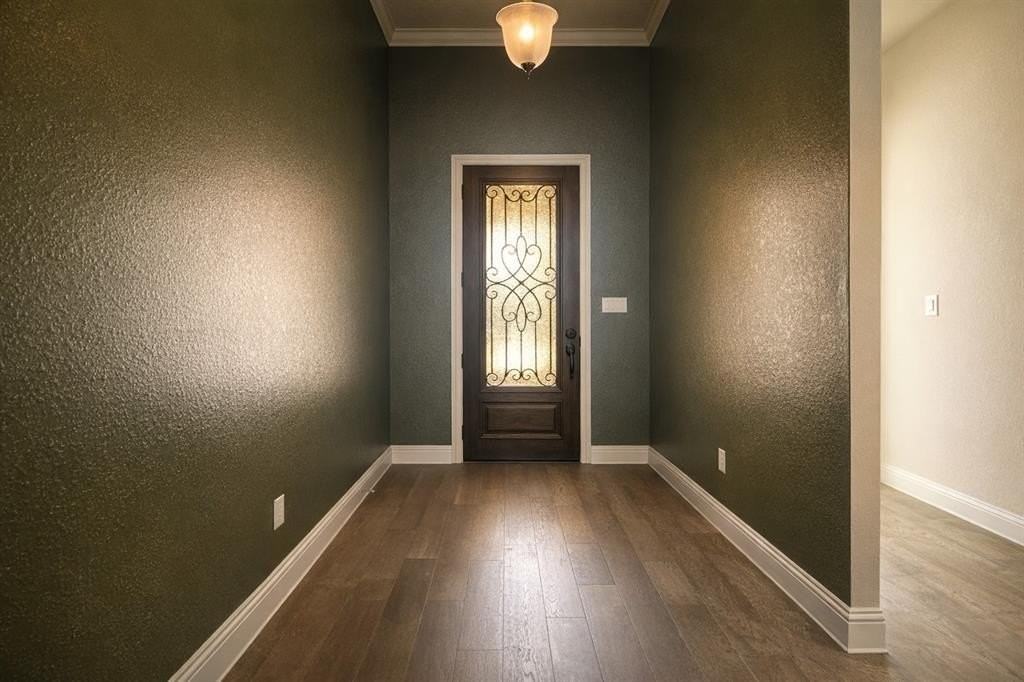 8121 Mary Curran Ct - Photo 4 of 40