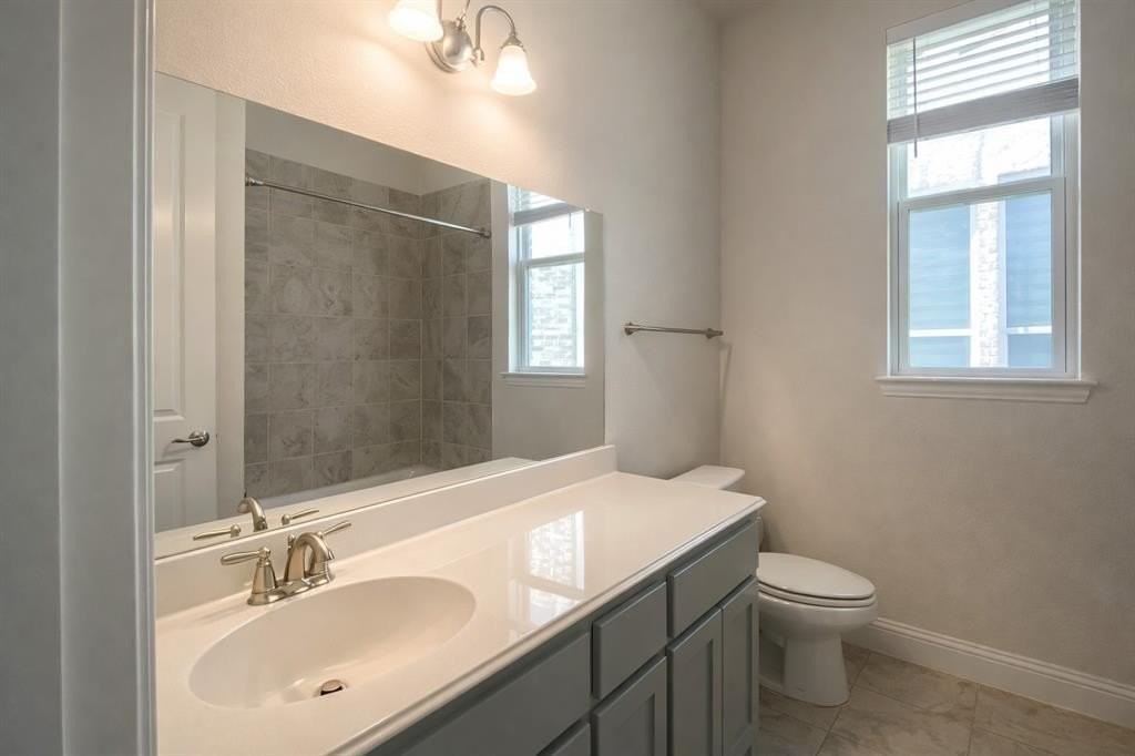 8121 Mary Curran Ct - Photo 7 of 40