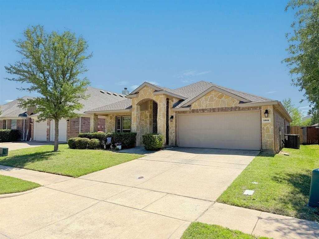 1901 Pecan Grove Dr - Photo 2 of 16