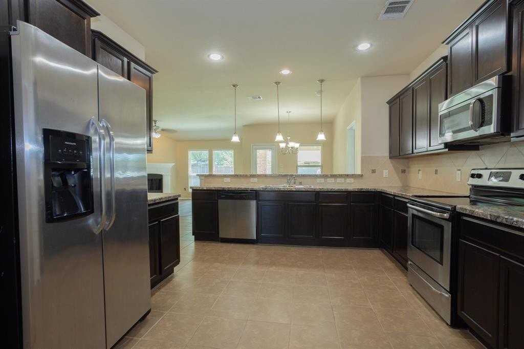 1901 Pecan Grove Dr - Photo 4 of 16