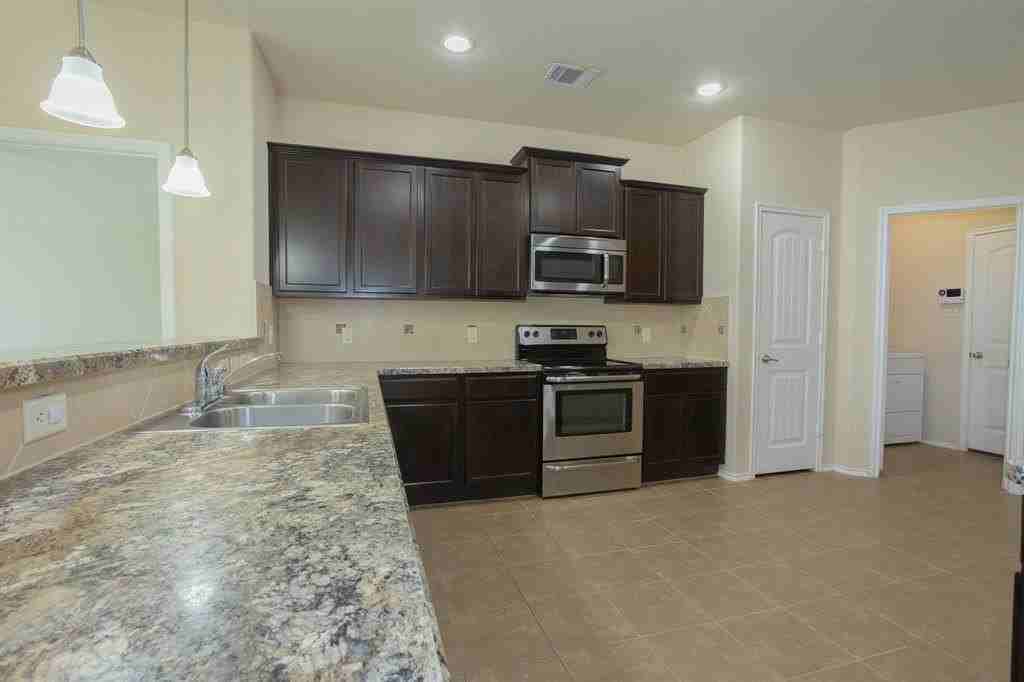 1901 Pecan Grove Dr - Photo 7 of 16