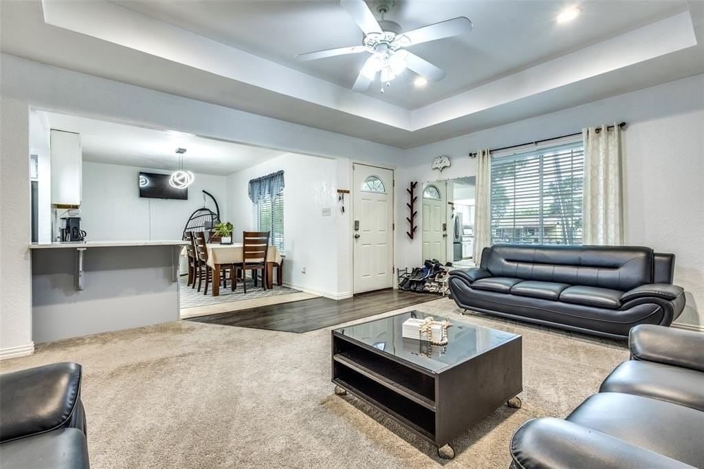 414 E Hazelwood St - Photo 2 of 13