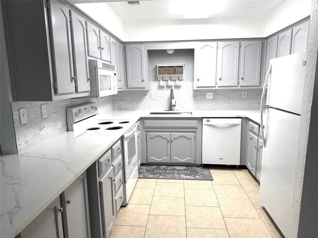 414 E Hazelwood St - Photo 4 of 13