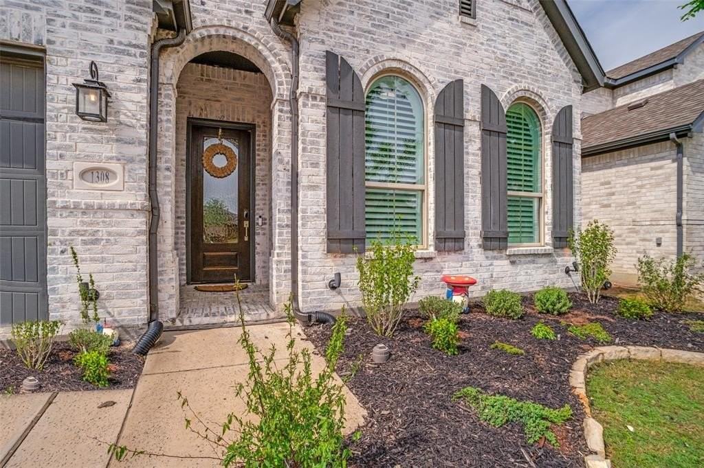 1308 Bluebonnet Ln - Photo 2 of 26